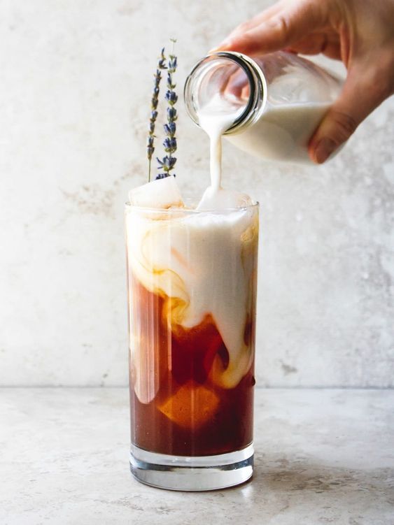 Iced Vanilla Rooibos Lavender Tea Latte - Mosi Tea