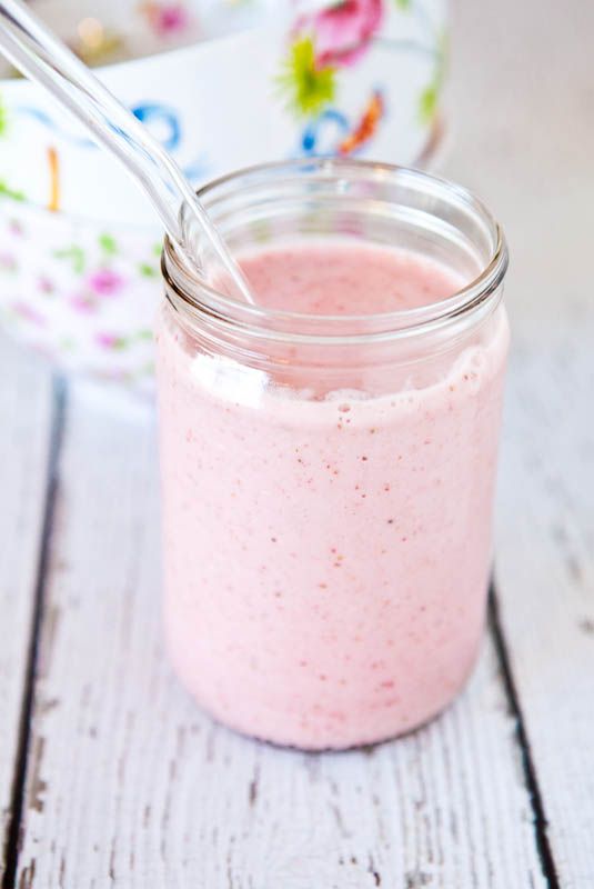 Strawberries and Cream Earl Grey Tea Smoothie - Mosi Tea