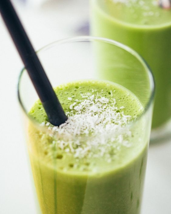 Vanilla Matcha Coconut Smoothie - Mosi Tea