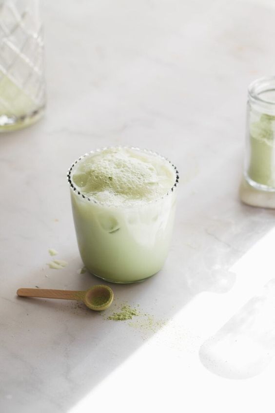 Vanilla Matcha Snowflake Swirl Latte - Mosi Tea