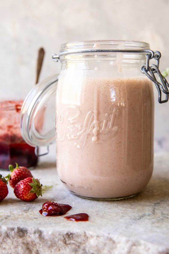 Vanilla Matcha Strawberry Shortcake Smoothie - Mosi Tea